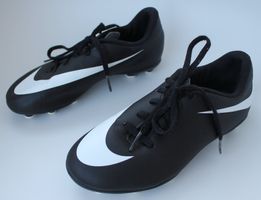 Chaussures de football Nike  t. 35.5