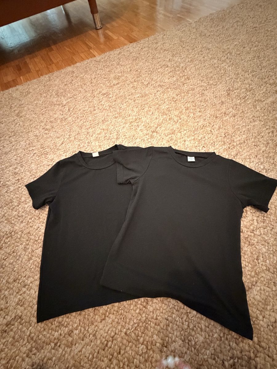 Camicie, T-shirt & Polo: 2er-Set schwarze T-Shirts – Usato da Buchs AG venduto da GresaaB