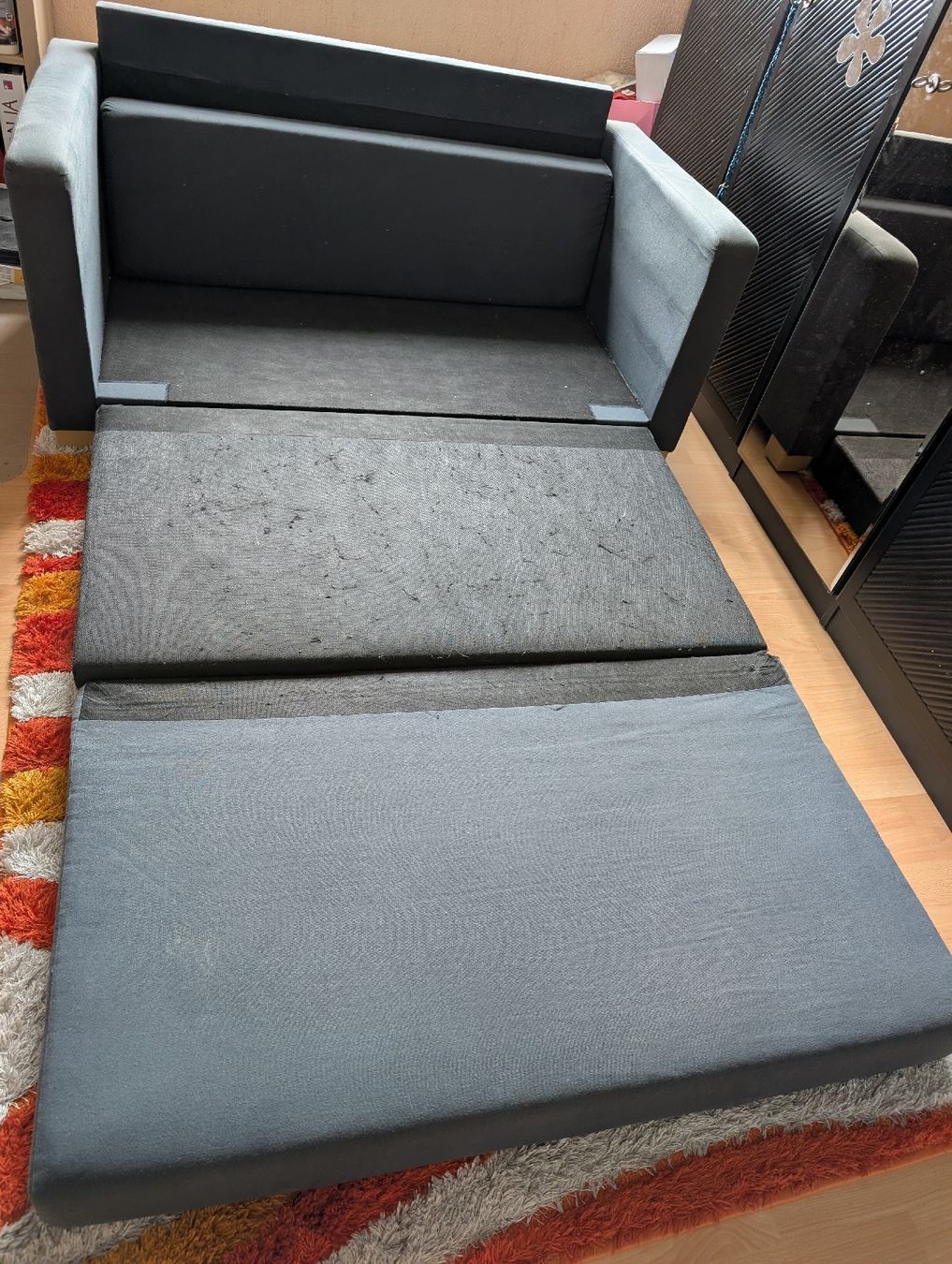 Divani: Schlafsofa mit Flecken, aber sehr bequem  – Usato da Eschenbach LU venduto da Holiday1 1