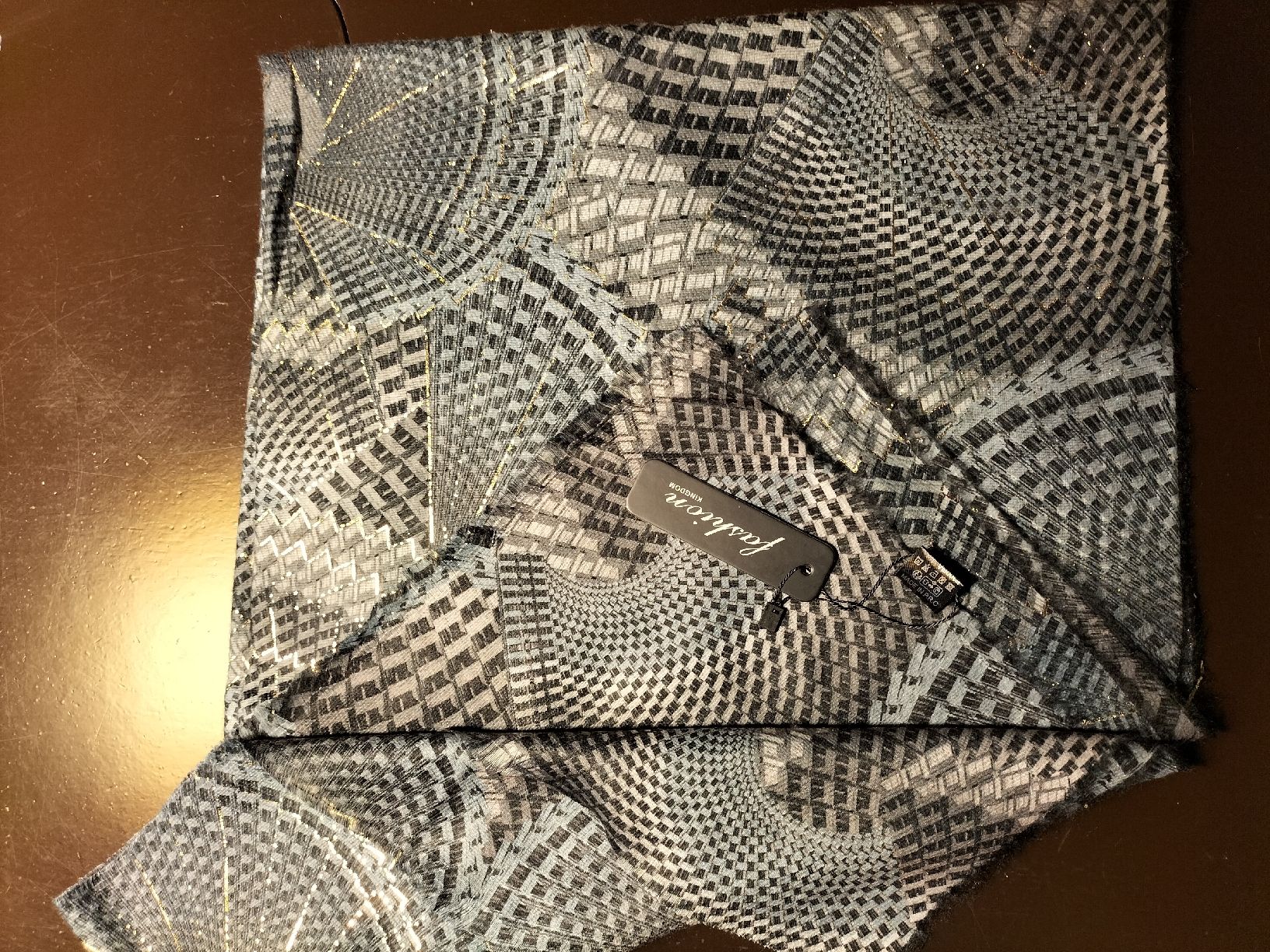 Foulard & Sciarpe: Foulard viscosa – Nuovo (secondo la descrizione) da Penthalaz venduto da fed_5ypc