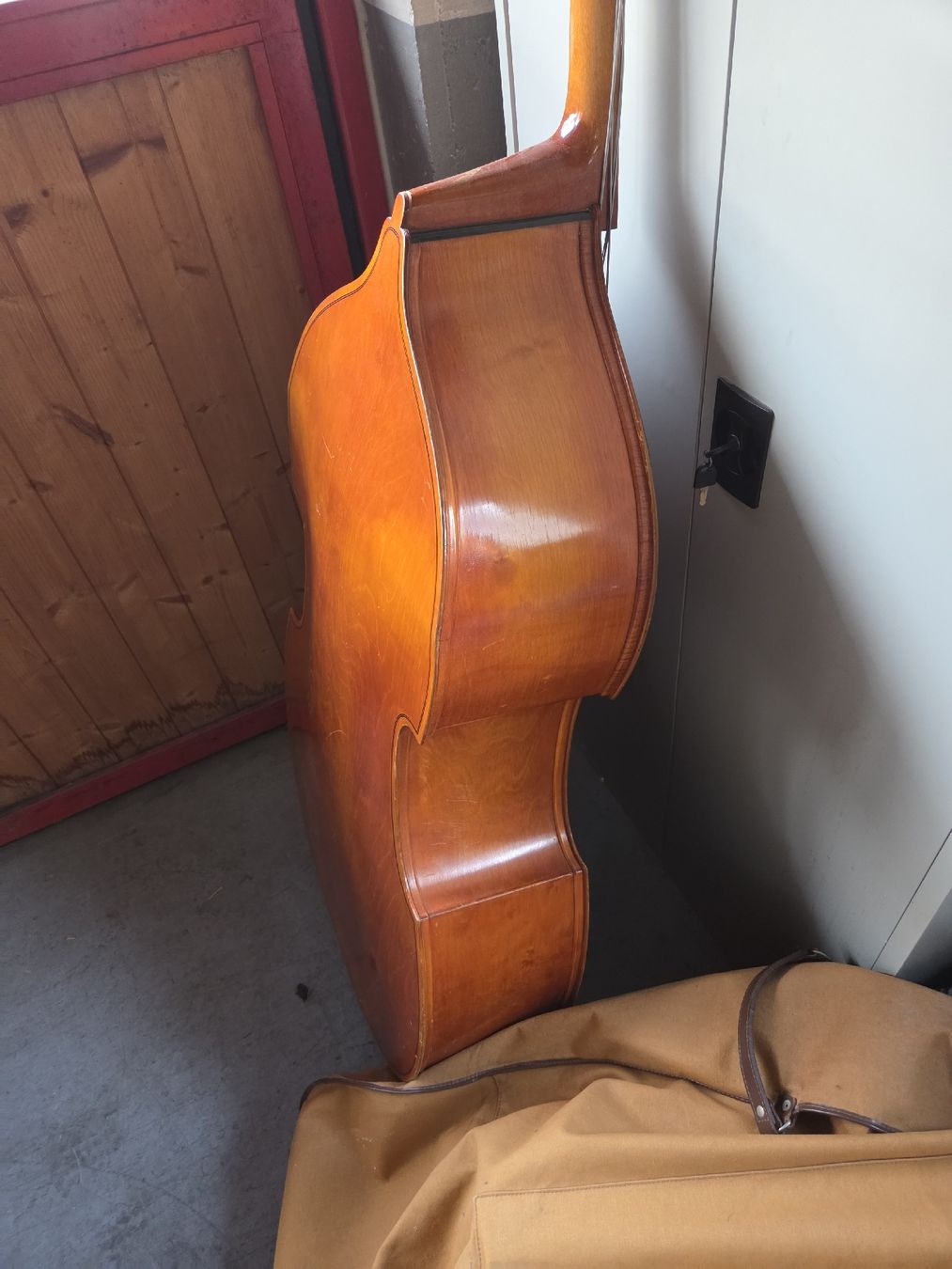 Musikinstrumente: Kontrabass mit Tasche, beschädigt – Defekt aus Oberhasli von General-Dealer 7