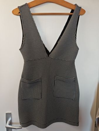 Robe noir et blanc Bershka
