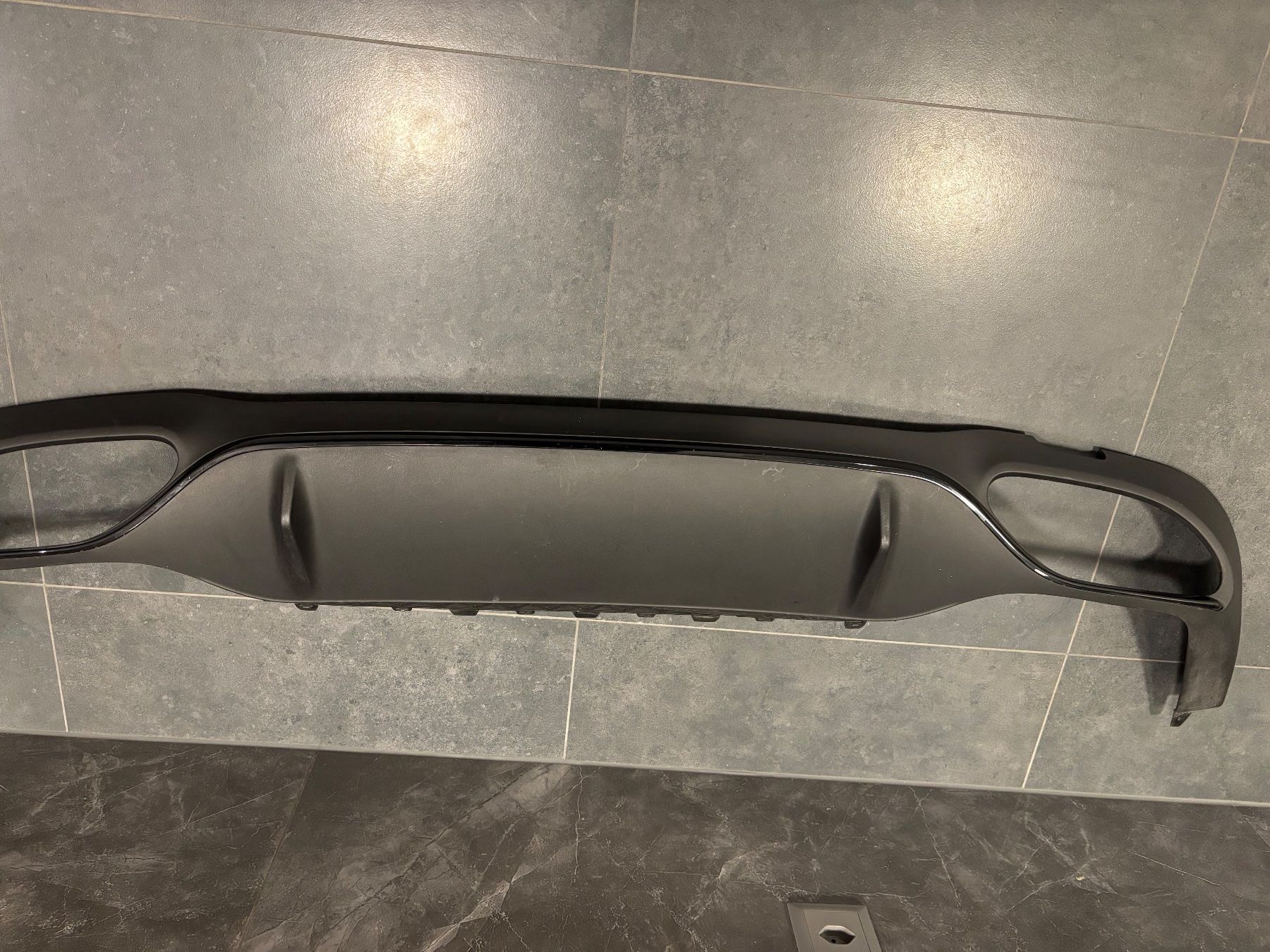 Duftöldiffusoren: Original Mercedes Benz E43 AMG Limousine Heckdiffusor Black – Gebraucht aus Lengnau BE von 4ConsultingSolutions 5