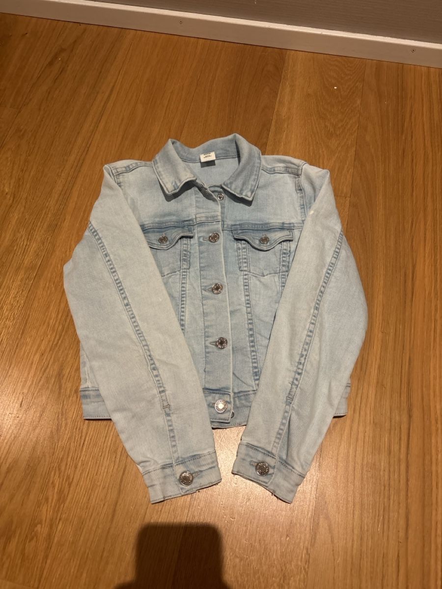 H&M Giacche & Cappotti: Coole Jeansjacke Mädchen – Usato da Zuerich venduto da junverhau