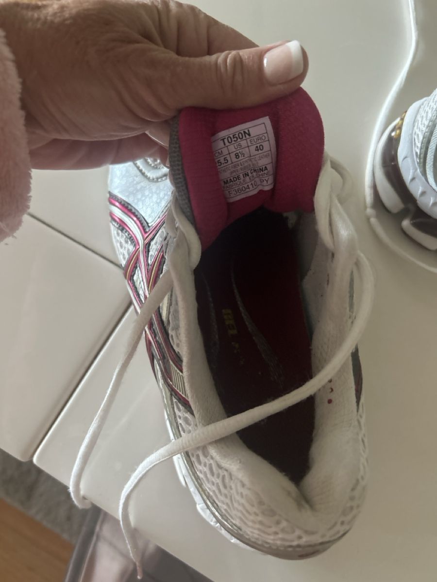 Asics Scarpe da donna: Asics Gel-Kayano Laufschuh, 40 – Usato da Jenins venduto da Pocahontas013 1