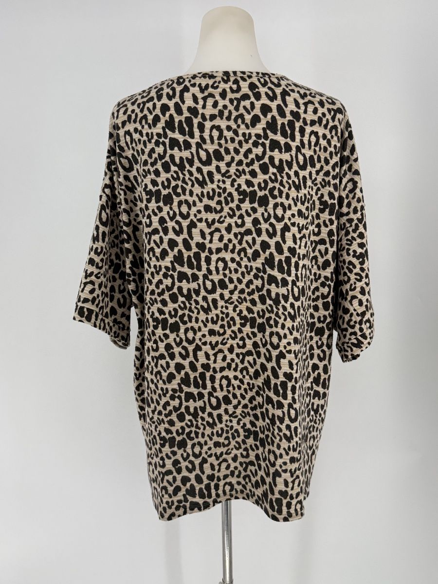 Pullover & Sweatshirts: Kurzarm Pullover Gr. XXL Leo-Muster mit Strasssteinen  – Gebraucht aus Auenstein von moin. 2