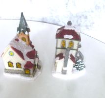 2 leuchtende Häuschen