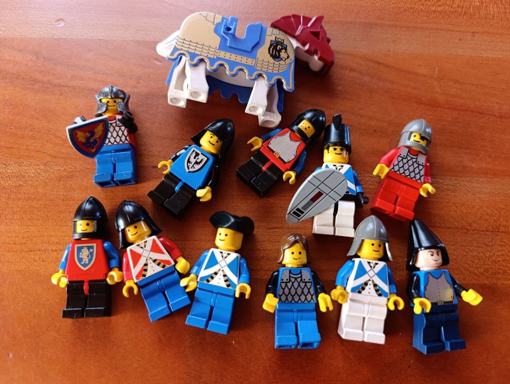 11 Lego-Figuren und ein Pferd (Gebraucht) in Oberarth für CHF 28 – mit ...