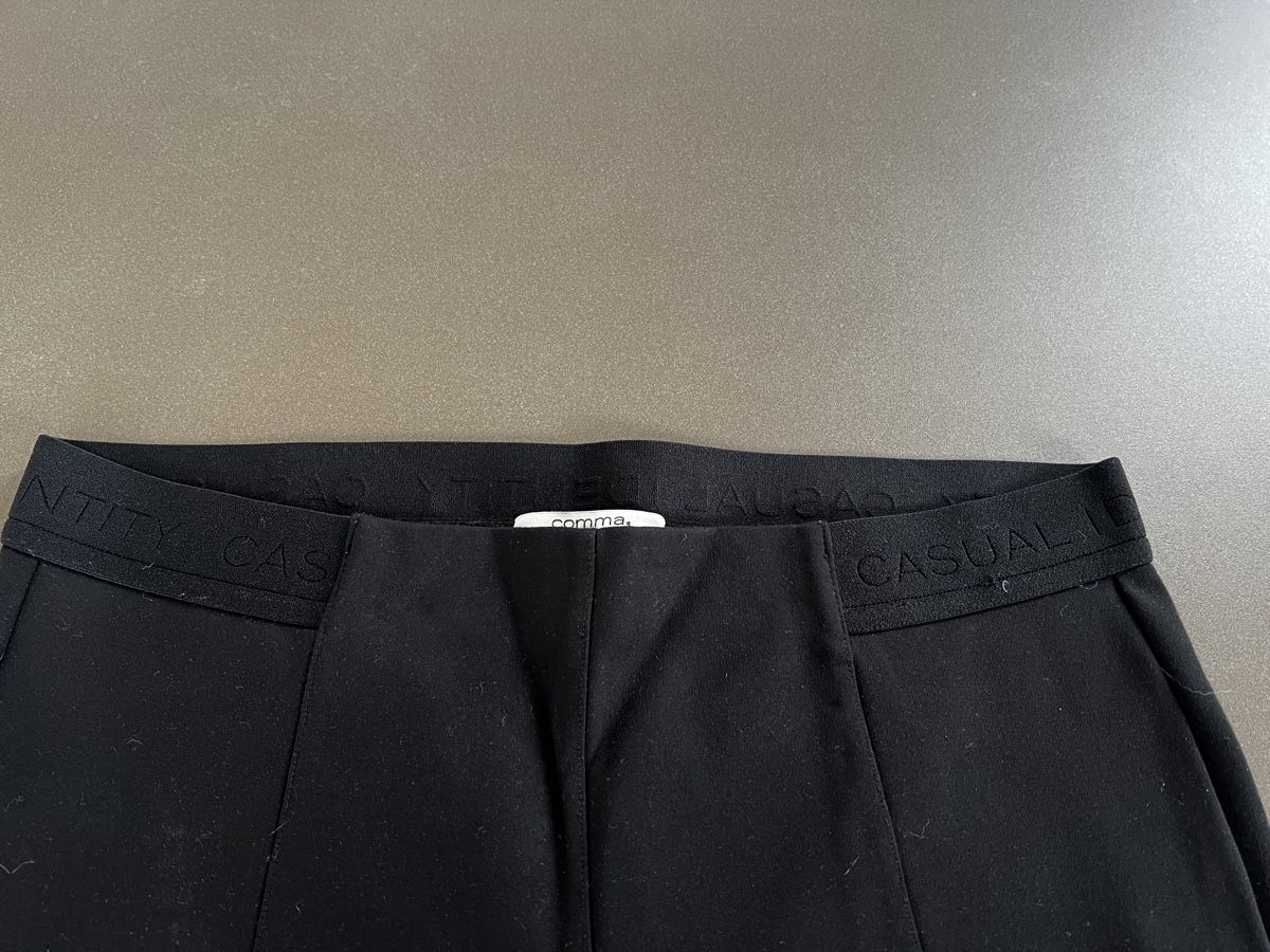 Comma Pantaloni: Schwarze Comma Hose, Grösse 42 -ein idealer Alltagsbegleiter – Usato da Glattfelden venduto da Minoux 1