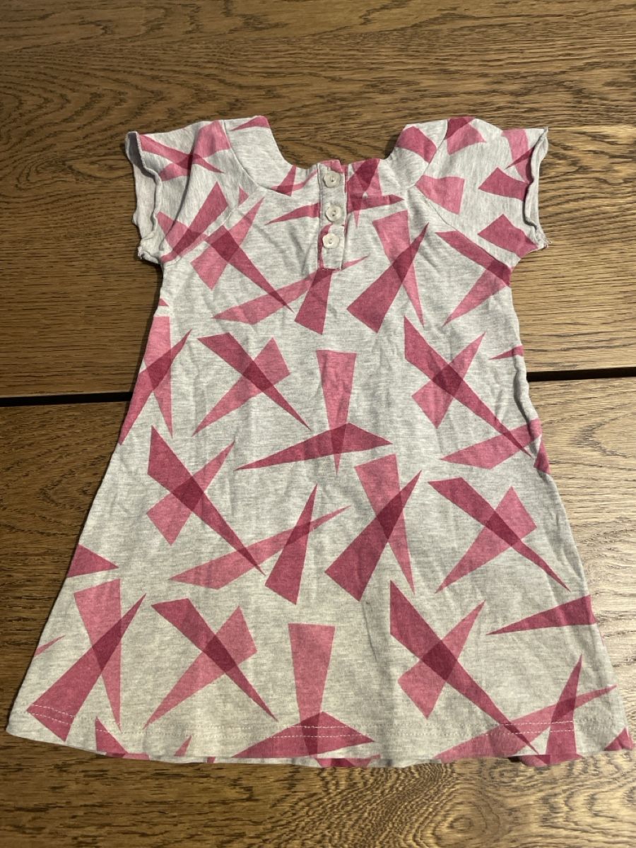Vestiti & Gonne: Kinderkleid Campus Grösse 104 grau pink gemustert – Usato da Lyss venduto da Vandy19 1
