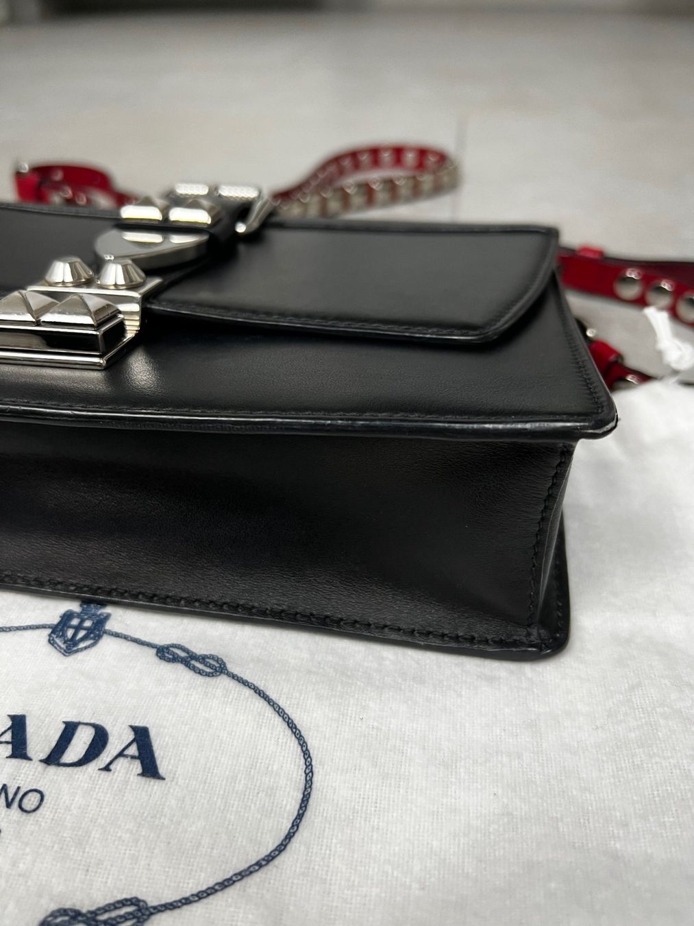 Prada Taschen: Prada Eletrka Studded Bag – Gebraucht aus Biel/Bienne von sami0788480082 6