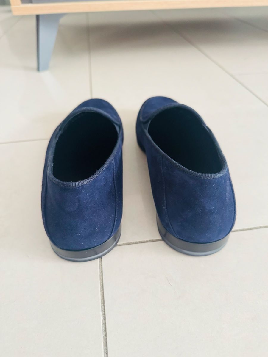 Stuart Weitzman Scarpe da uomo: Stuart Weitzman Herren Slipper dunkelblau Veloursleder – Nuovo (secondo la descrizione) da Castione venduto da JF_Luxury_Store 4