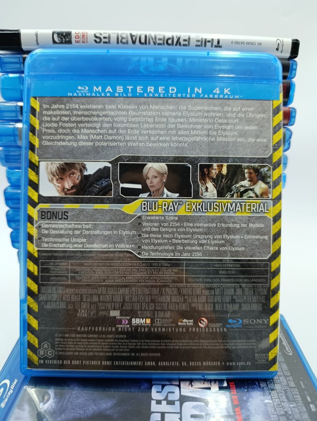 Tutti i DVDs: Elysium Blu-Ray DVD – Usato da Wil SG venduto da Donaldus 1