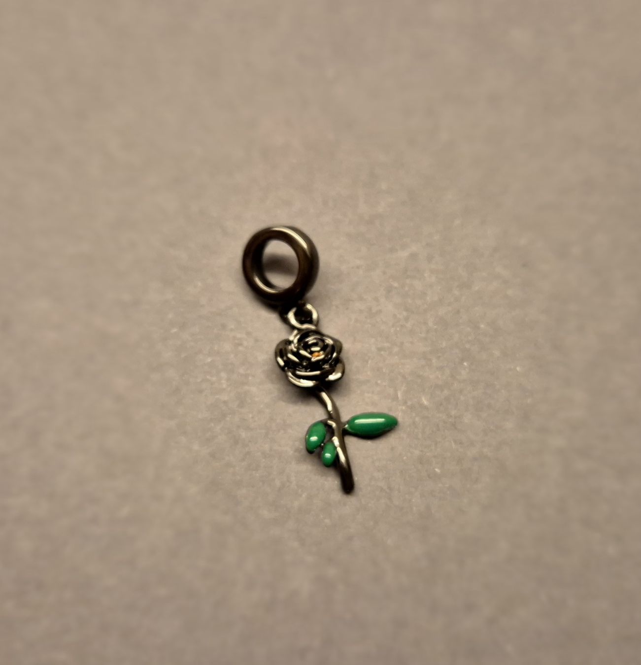 Ciondoli: Silber Charm Rose schwarz +Garantie – Nuovo (secondo la descrizione) da Rotkreuz venduto da Carbone_Bijou-Shop