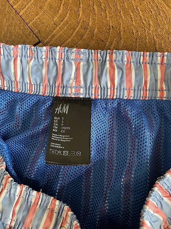 Pantalons: kurze Hose blau rot – D'occasion à Basel par helger 2