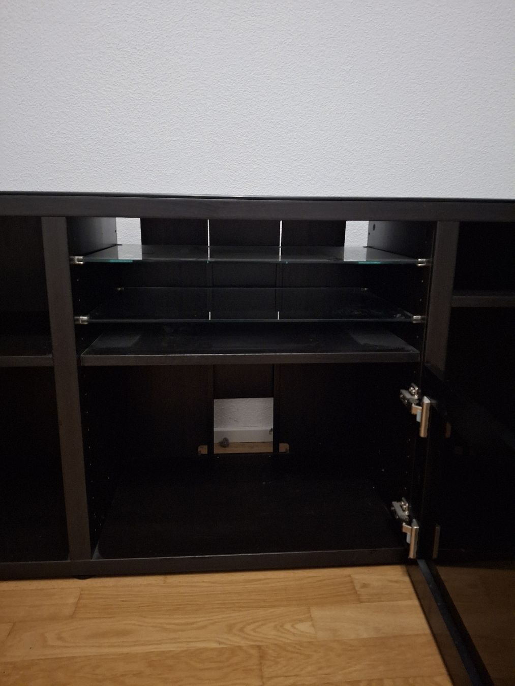 Ikea Mobili TV: TV Möbel mit Glasdeckplatten – Usato da Wetzikon ZH venduto da kee_vc75 5