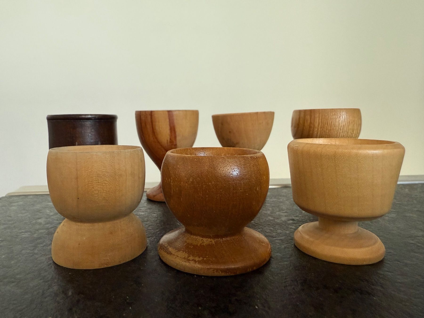 Altre Stoviglie: 7 Eierbecher Holz Vintage – Usato da Basel venduto da Rouge.