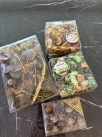 DEKORATIVE TROCKENPFLANZEN-PACKUNGEN
