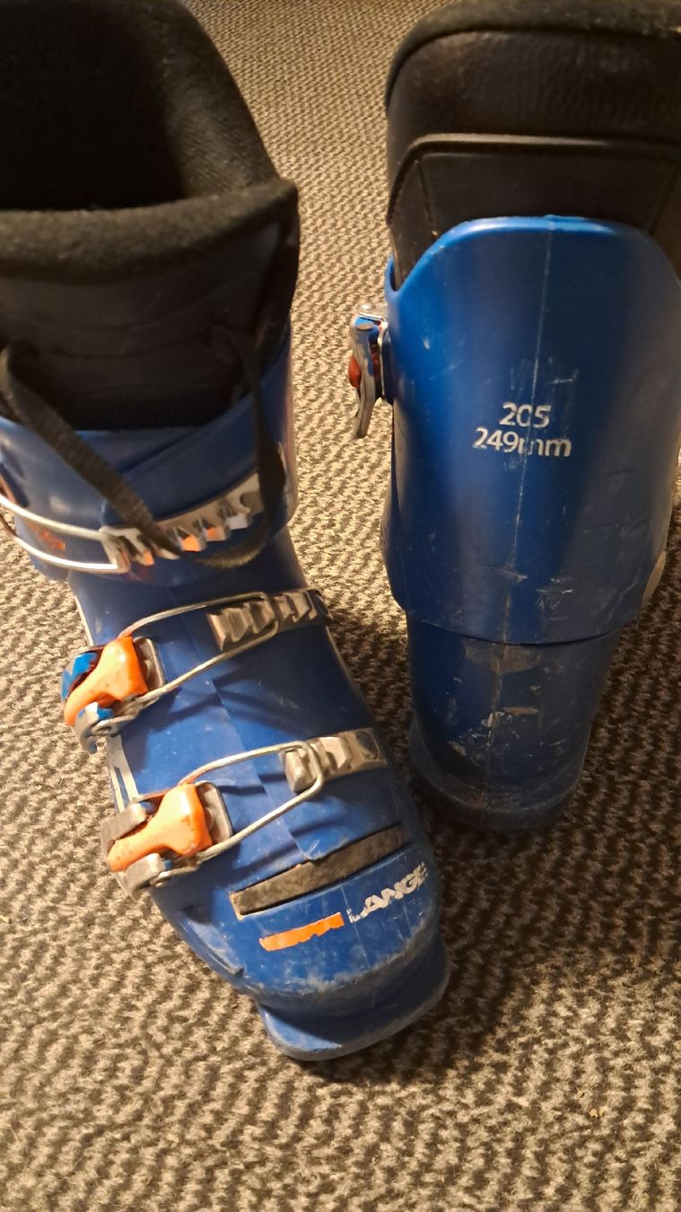Skis: Lange Kinder Skischuhe – D'occasion à Frümsen par botzmichi 1