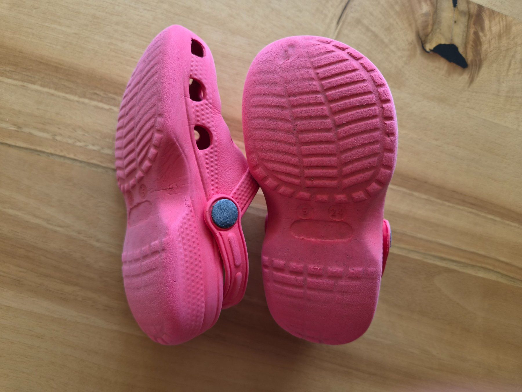 Schuhe für Jungen: Set / 2 Stk. Kinder Clogs Grösse 24 – Gebraucht aus Ibach von urs_sl5h 3