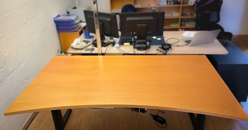 Scrivanie: Bürotisch – Usato da Luzern venduto da Comundo-Luzern 2