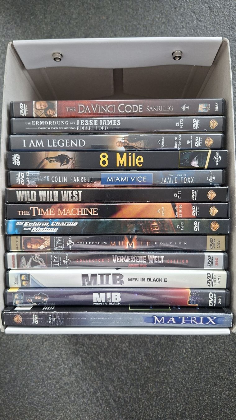 Tutti i DVDs: DVD-Set (Matrix, Wild wild west,...) – Usato da Hünenberg venduto da 1902