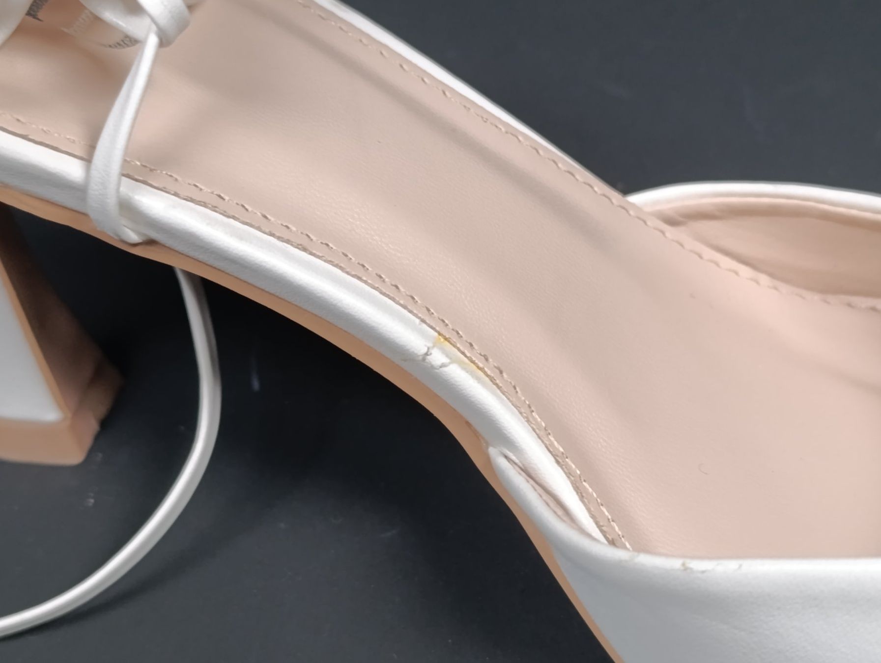 Scarpe da donna: RAID Escarpins hauts talons blancs taille 37 – Usato da Thielle venduto da Plusvalue_Neuchatel 3