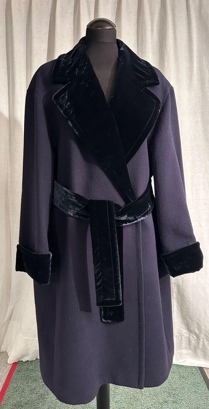 Cappotti: Eleganter GIANFRANCO FERRE Wintermantel mit Samt Gr. 40 – Nuovo (secondo la descrizione) da Niederglatt ZH venduto da adi_99tq 1