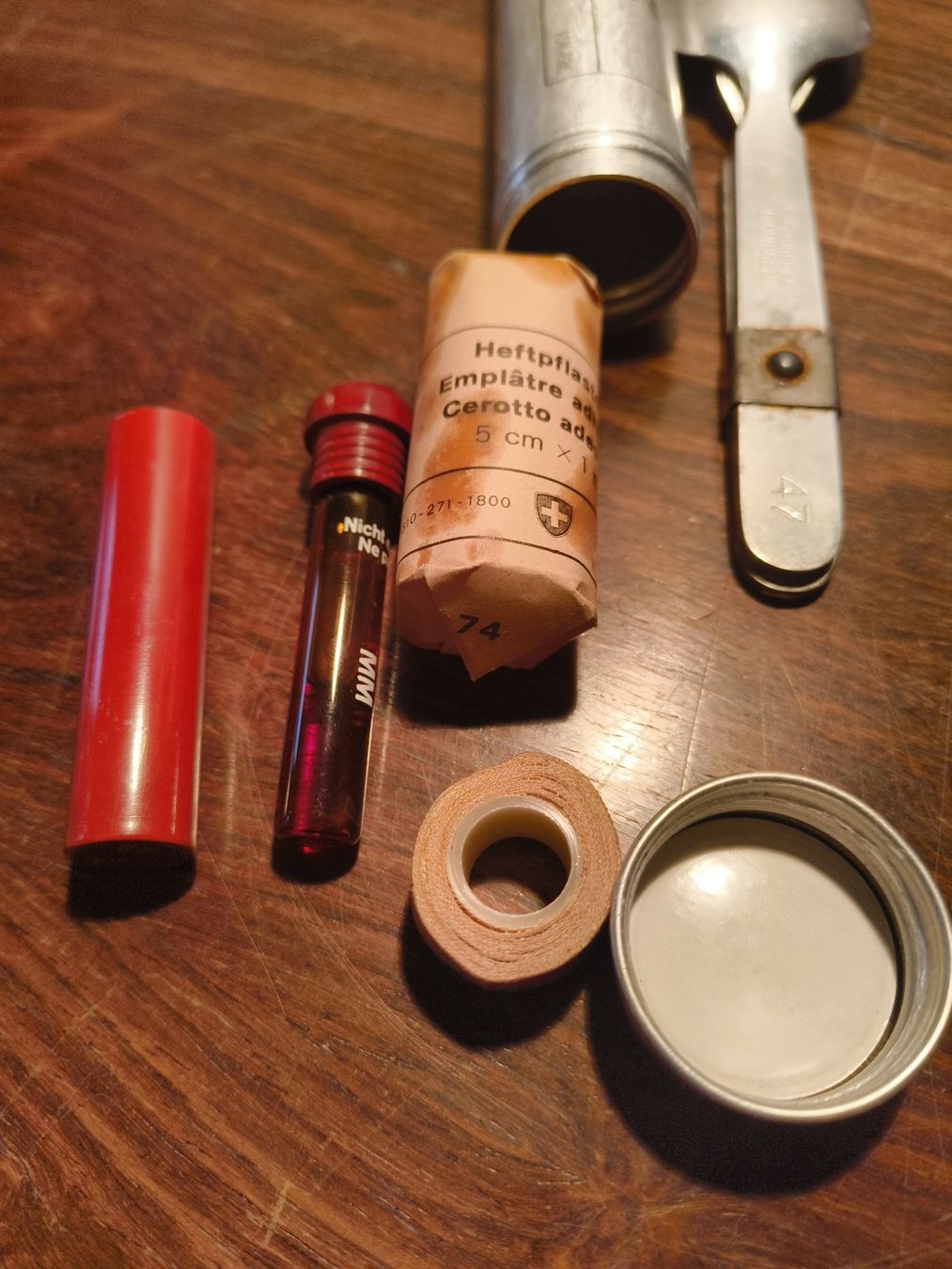 Schweizer Armee Bestecksets: Lot Schweizer Armee Besteck Dose Heftpflaster Bakelit MM – Gebraucht aus stettlen von VintageBern_ch 3