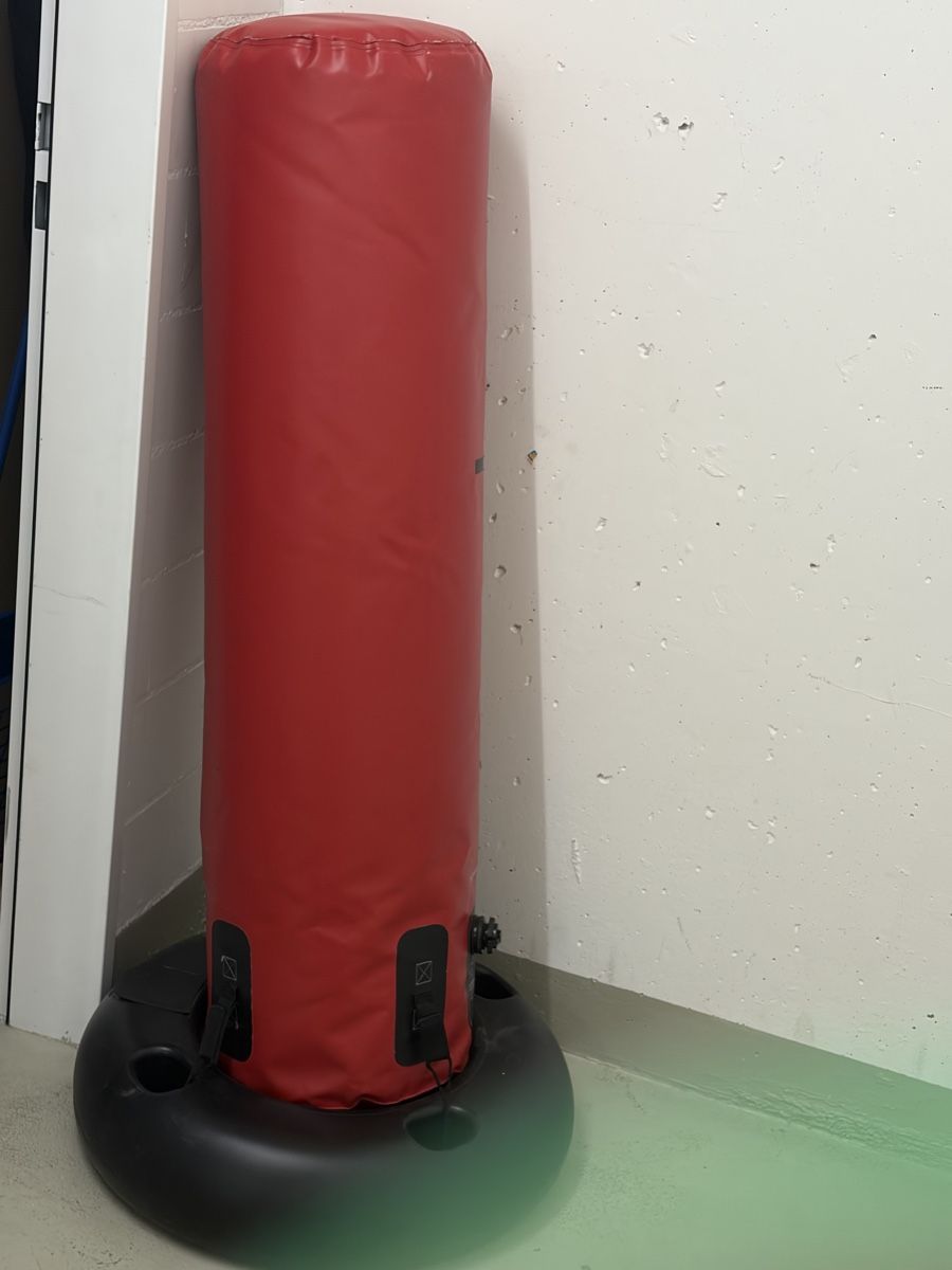 Decathlon Sacs de frappe: Boxsack aufblasbar rot neuwertig – D'occasion à Glattpark(Opfikon) par Moira88 1