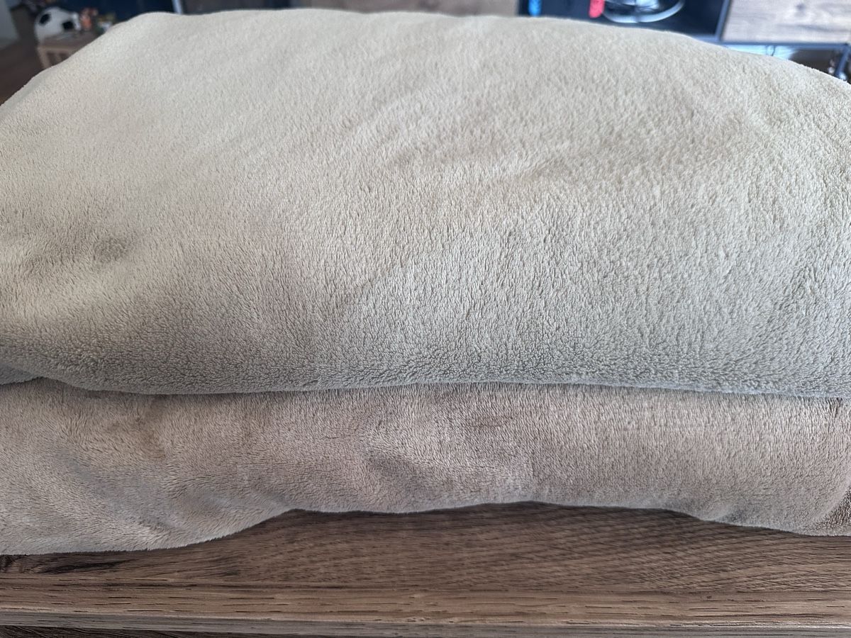 Coperte: Kuscheldecken Beige/Creme 2x gross & 2x klein – Usato da St. Gallen venduto da Nood