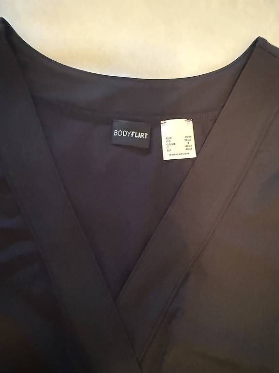 Vestiti: Kleid Blau Bodyflirt 36/38 – Usato da Füllinsdorf venduto da Rivai 1