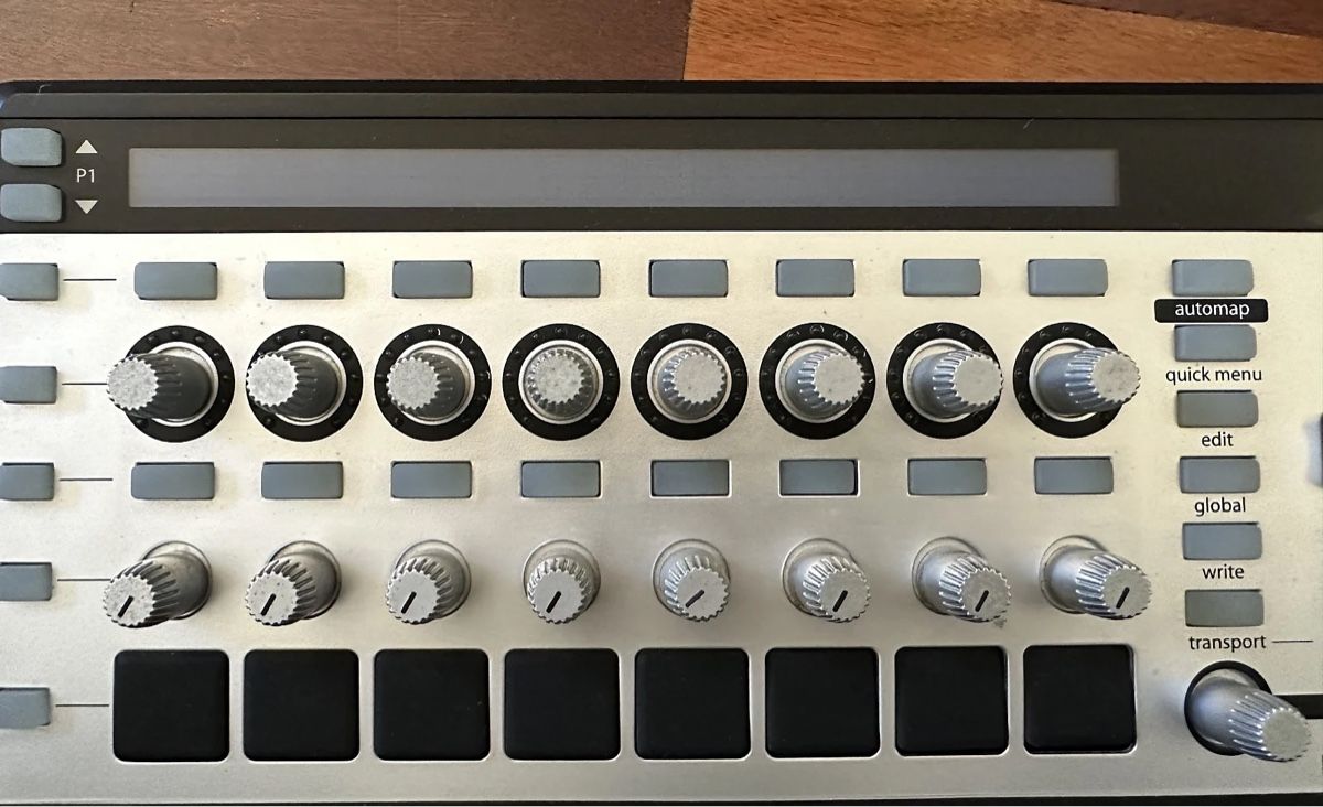 Console di mixaggio: Novation Remote 25 SL MKII , DAW-Controller , MIDI-Controlle – Usato da Trimbach venduto da SABO-61 2