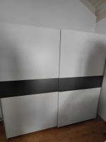 Kleiderschrank mit Schiebetüren