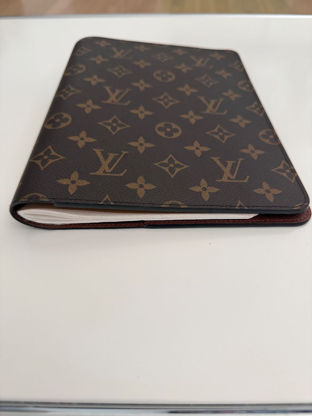 Louis Vuitton Cover & Protezioni schermo: Louis Vuitton Desk Agenda Cover Monogram – Usato da Pratteln venduto da Eileen_H