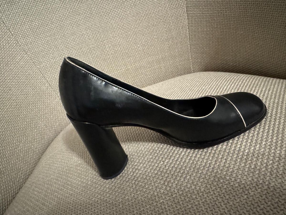 Prada Scarpe da donna: Prada Leather Block Heel Pumps - Size 35 Black – Usato da Zürich venduto da salifali 1