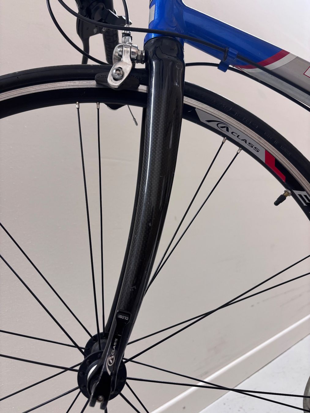 Velos: Rennvelo mit geradem Lenker – Gebraucht aus Wetzikon ZH von Startrampe 8
