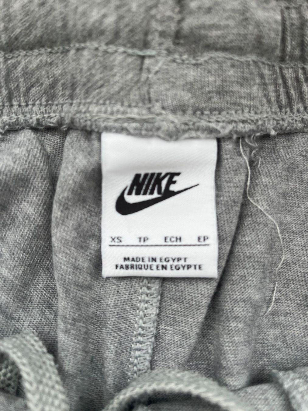 Nike Pantaloni: Short Nike gris – Usato da Court venduto da Style_ambre 3