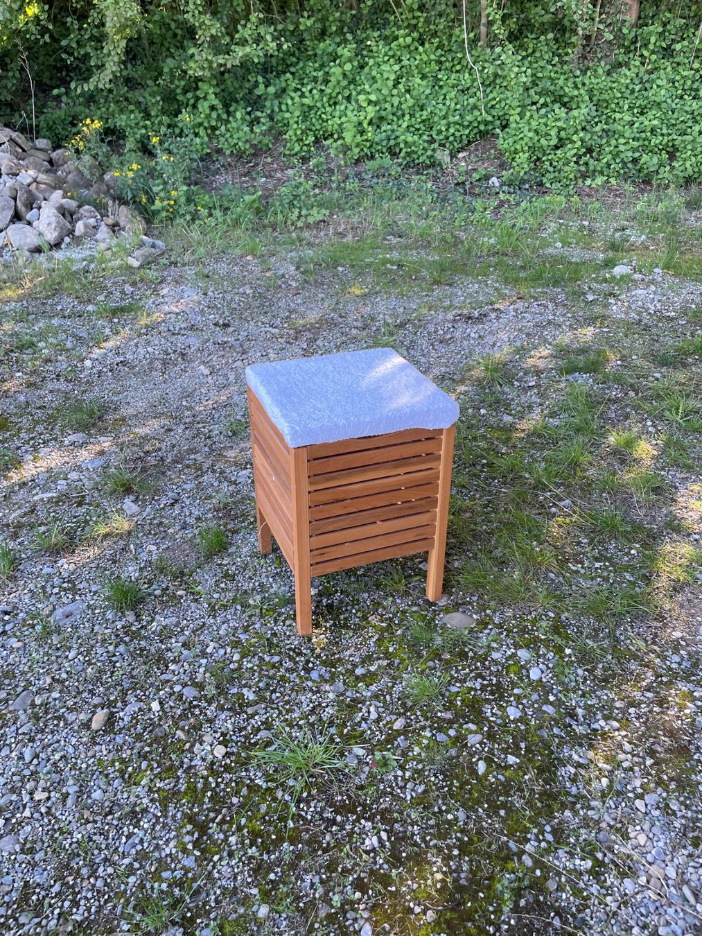 Hocker: Holzhocker/Wäscheeimer mit Kissen – Gebraucht aus Diessenhofen von pesch1406 1
