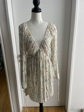 Sommerliches Midikleid mit Blumenmuster, Grösse 36 NEU✨