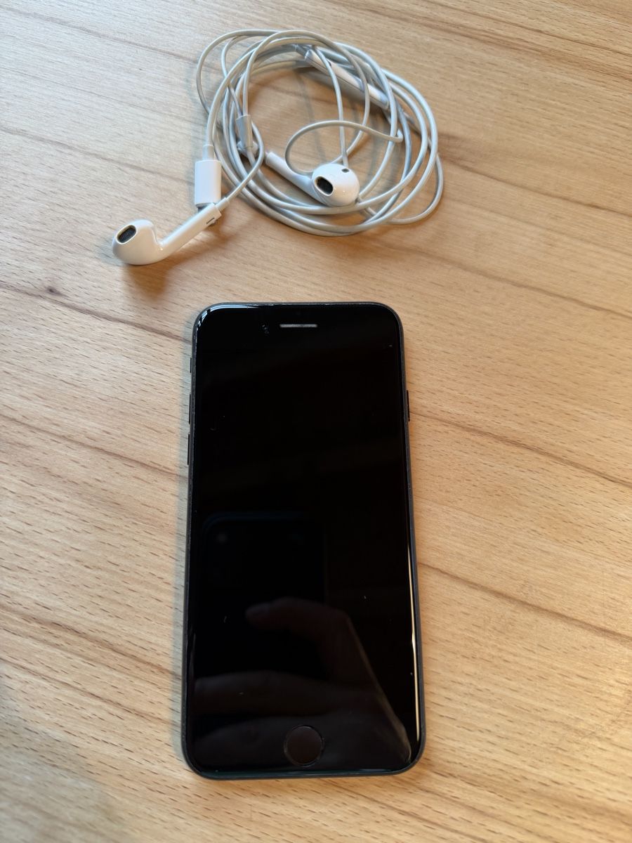 Apple Handys / Smartphones: iPhone SE 64GB  – Gebraucht aus Chur von Sim7000 7