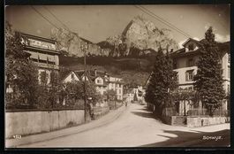 Schwyz, Café National, Strassenpartie u