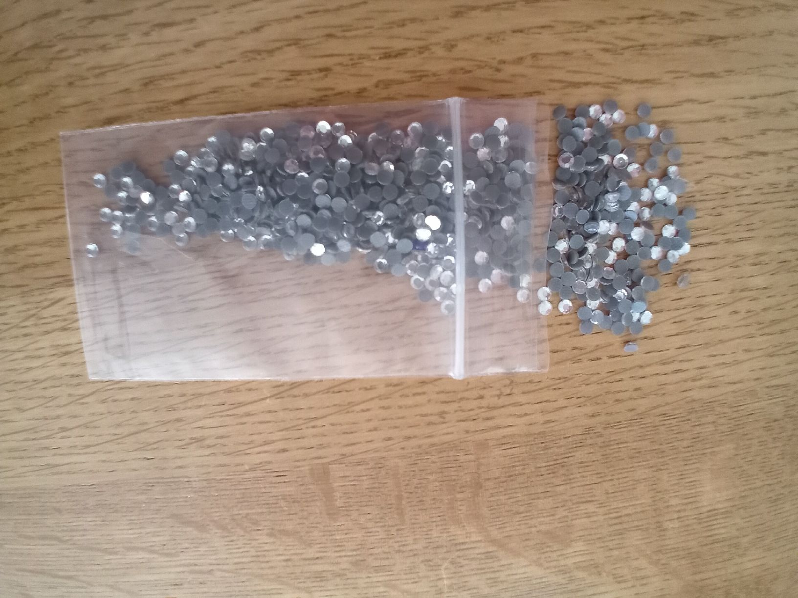 Kit bricolage: Bügelpailetten grau – Nuovo (secondo la descrizione) da cham venduto da schnuefi61