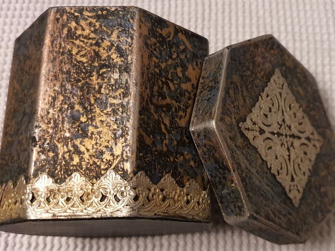 Sonstige Dekorationen & Accessoires: Box, Geschenkbox, Schachtel, ca. 8x9cm – Gebraucht aus Jona von VivianPatrick 1