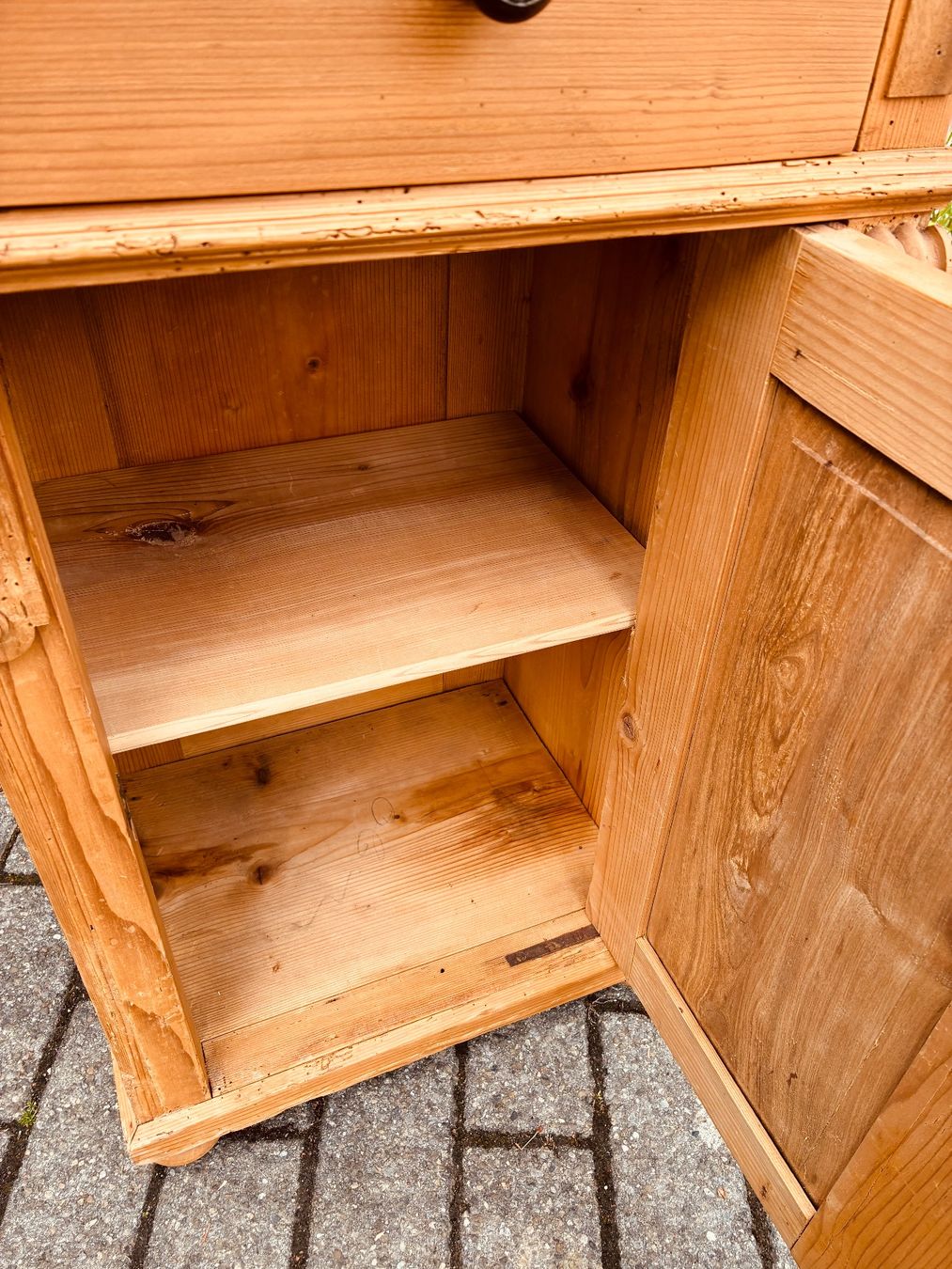 Comodini: Altes originales Nachttischlein – Usato da Lyss venduto da Marylinn58 2