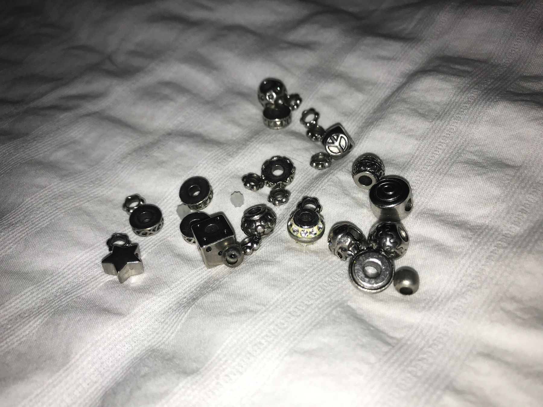 Anhänger: Mini Charms 28 Stück Kette basteln Deko – Gebraucht aus Schwyz von Maerzetuepfli 1
