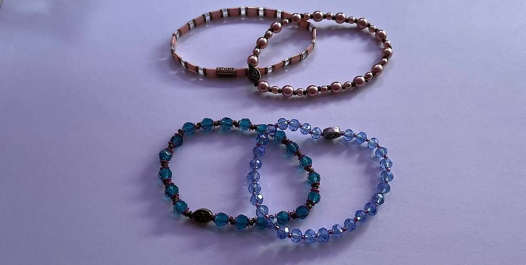 Bracciali & Braccialetti: 4 elastische Konplott Armbänder neu – Usato da Mörschwil venduto da nvcmi