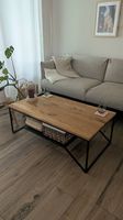 Stilvoller Eichenholz-Couchtisch mit Metallgestell