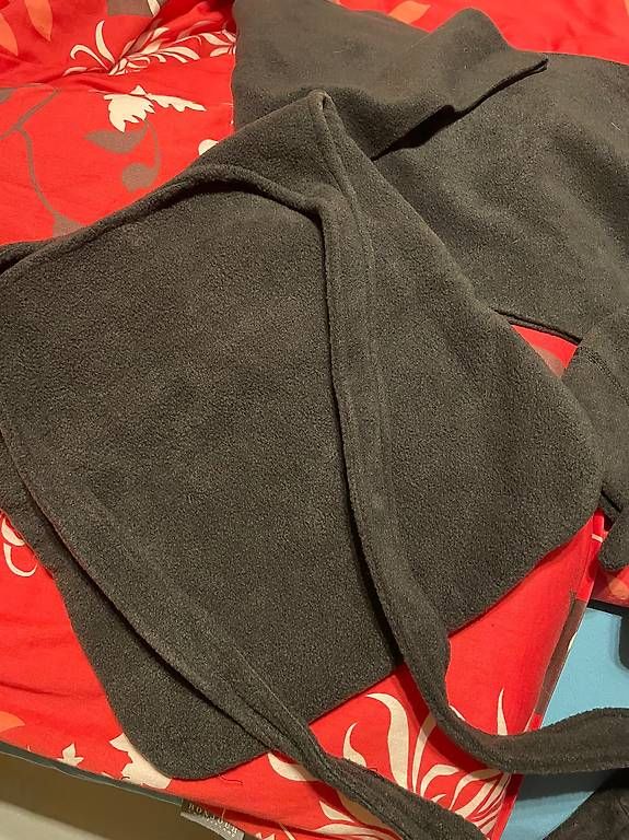 Lotti di vestiti: FLEECE SET TASCHE,HANDSCHUHE,KAPPE,UND SCHAL – Usato da Schmitten FR venduto da Zimtstengel 2