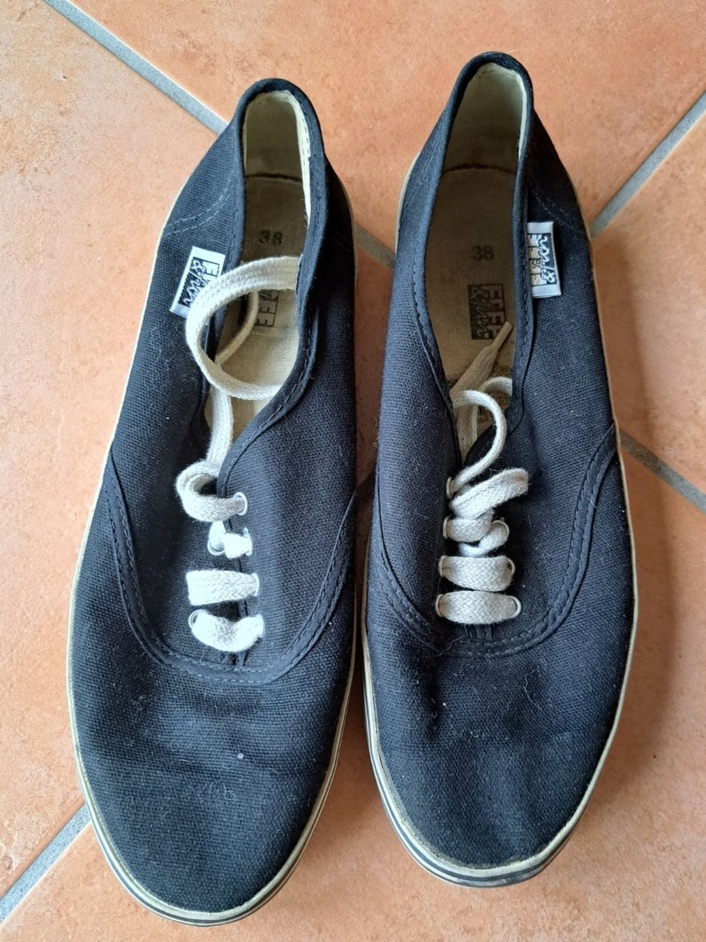 Scarpe da donna: Sneakers Gr. 38 – Usato da Riehen venduto da Chimpara